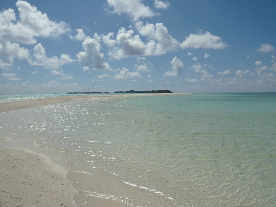 Песчаная коса Kuramathi на архивной фотографии 2008 года