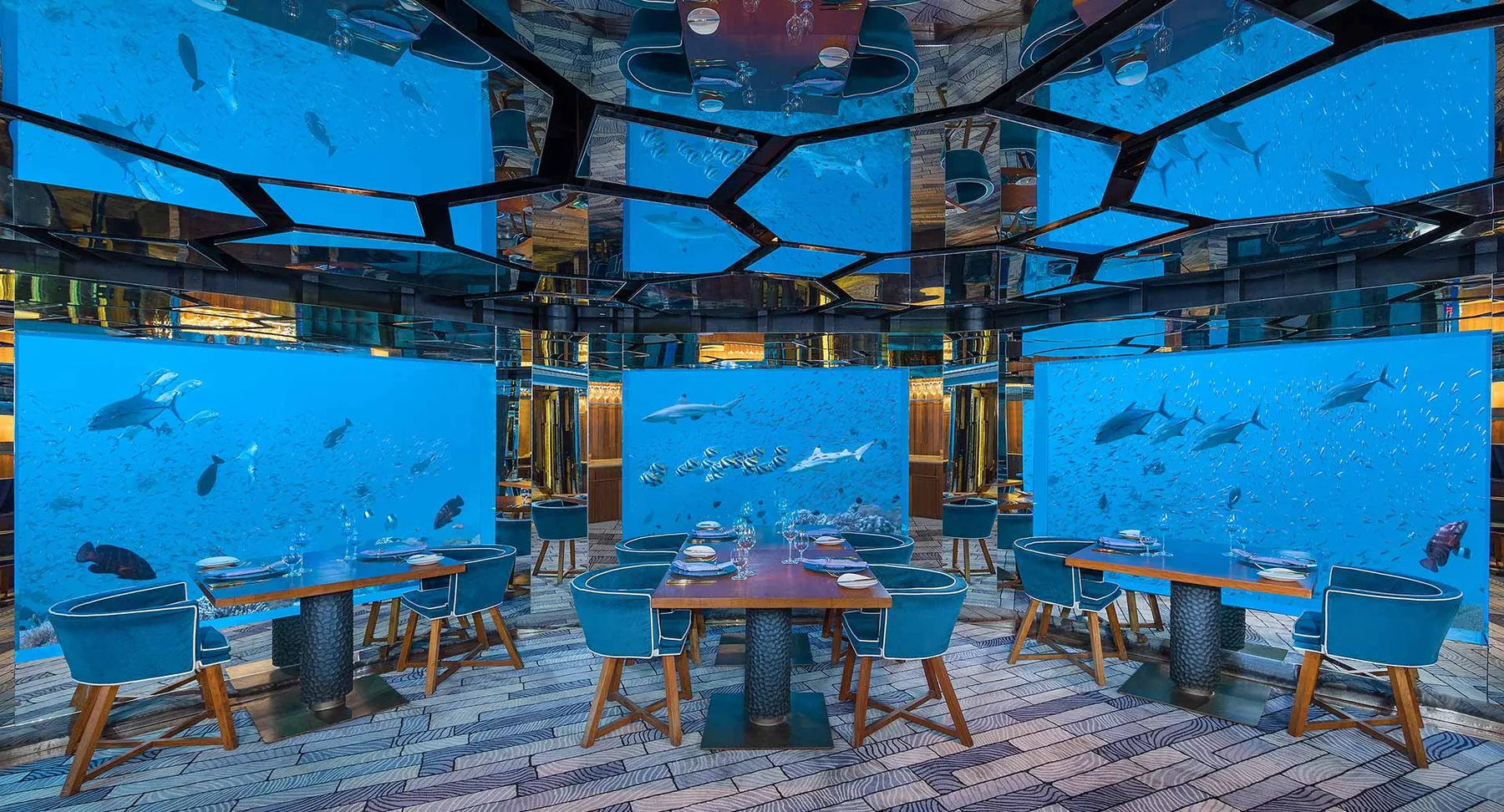 Anantara Kihavah Maldives Villas — Подводный ресторан SEA
