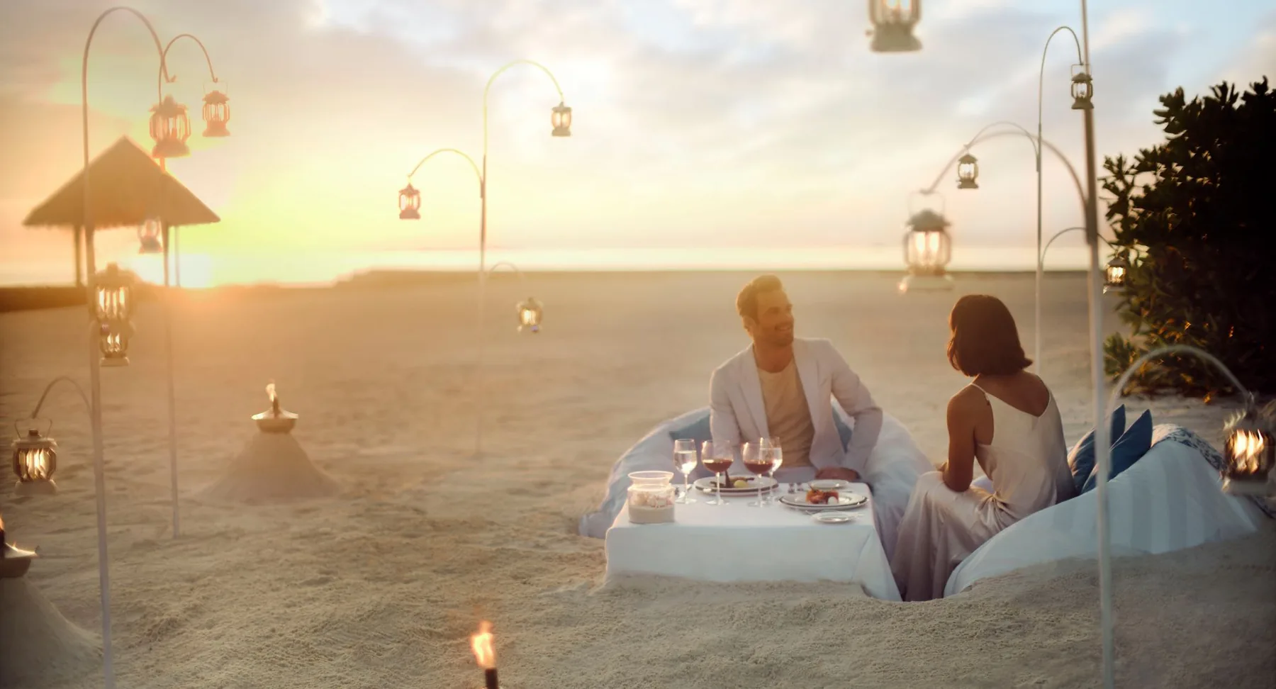 Anantara Veli Maldives Resort — Ужин на пляже