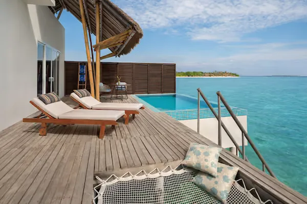 Emerald Maldives Resort & Spa — Водная вилла с бассейном