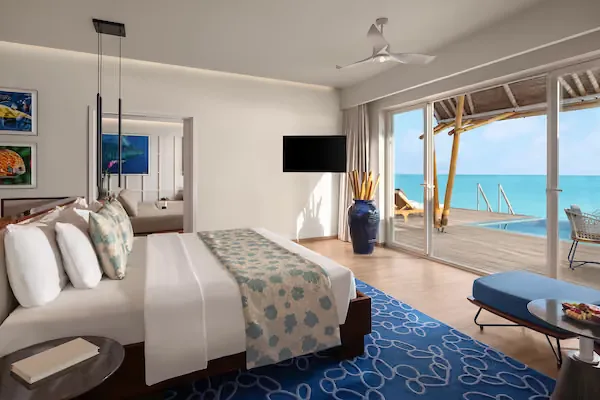 Emerald Maldives Resort & Spa — Интерьер водной виллы